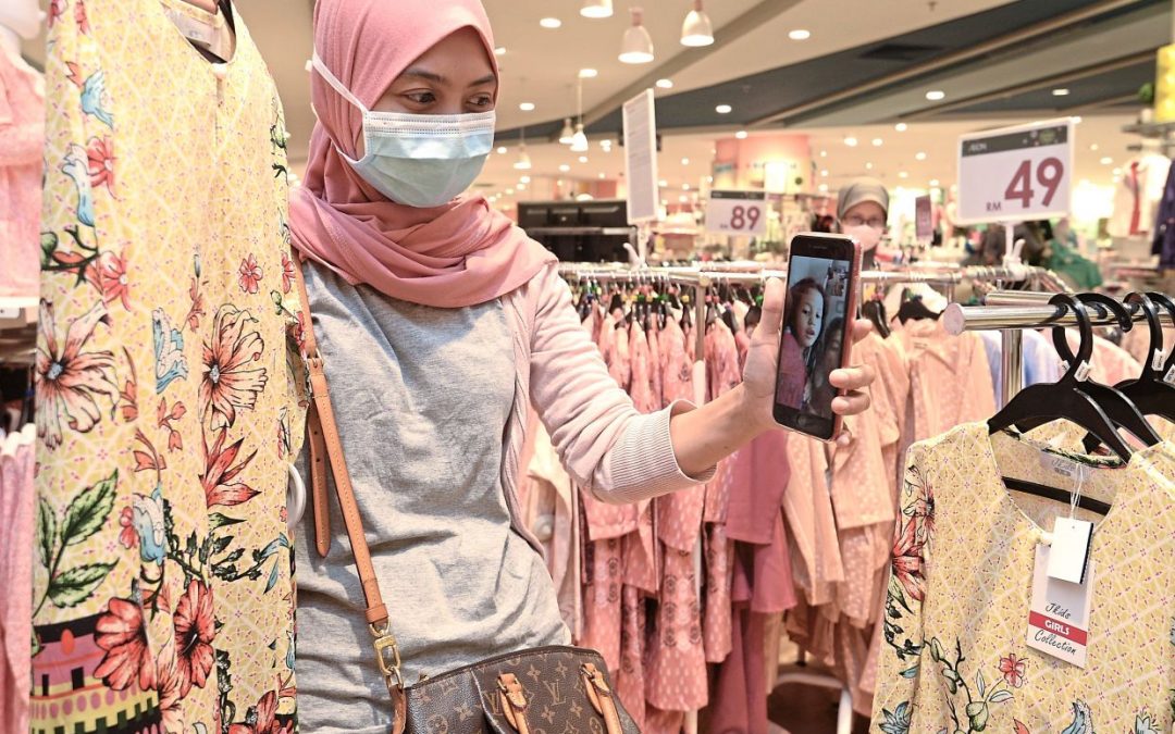 Retailers Seeing A Return Of Shoppers In Malls